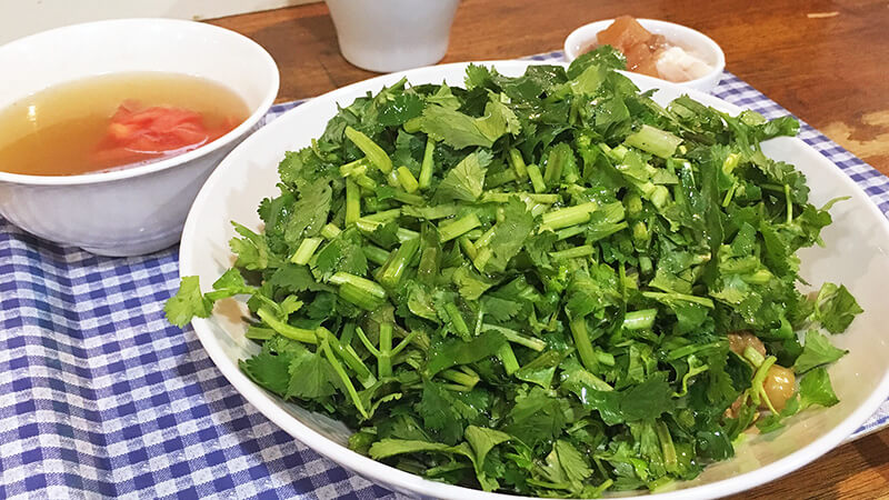山盛りパクチー丼が話題の 日暮里「深せん」に行ってきた!のメインビジュアル