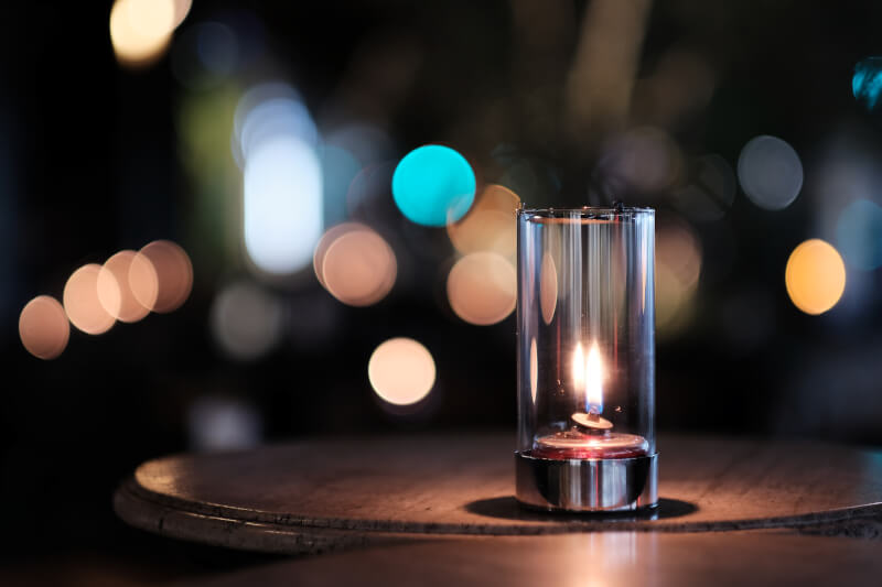 XF56mmF1.2 R ISO500 56mm f/1.2 1/60s @有楽町 ここまで大きくぼかすと、ぼけのエッジや 輪線ぼけが目立ってきます。