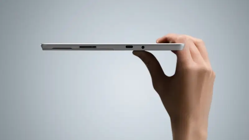 フルOSを搭載しながらも、タブレットのように扱える取り回しの良さが魅力。