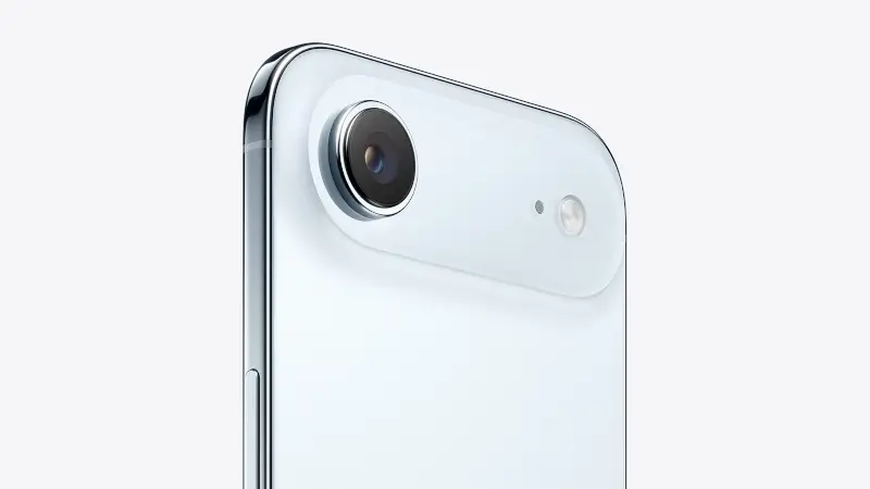 標準カメラが 1個のみの iPhone Airを、RICOH GR IVで補おうという作戦。