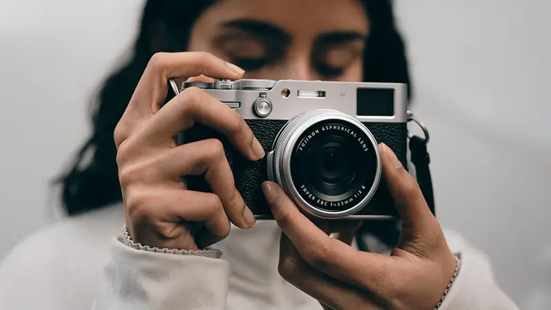 同じく品薄状態が続いていた 富士フイルム X100VI。意外と大きいのが懸念事項。