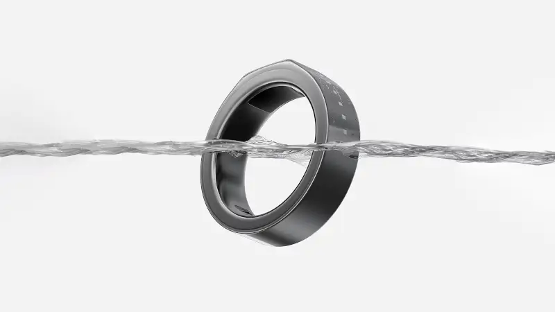 なんだか厚みもあるようなので、指輪をする文化がない岩崎は指が痛くなりそう。