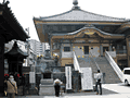 江戸六地蔵が もの凄く小さくなっていました。現在修復中なのだとか。