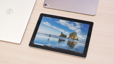 Surface Go 2 では 10.5インチの液晶が採用され、ベゼルが大きい野暮ったいデザインも改善されるようです。