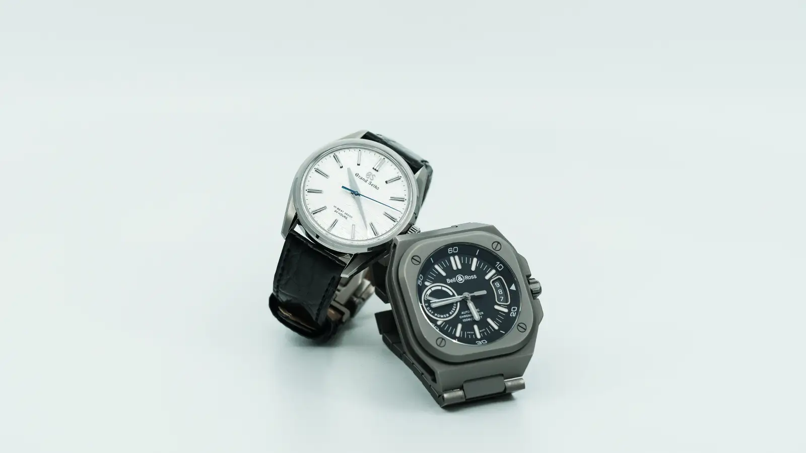 グランドセイコー SLGW003と Bell&Ross BR-X5 Black Titanium。ドレッシーとカジュアルでまったく表情の異なる 2本ですが、なんとどちらもチタン製。素材好きとしてはたまりません。