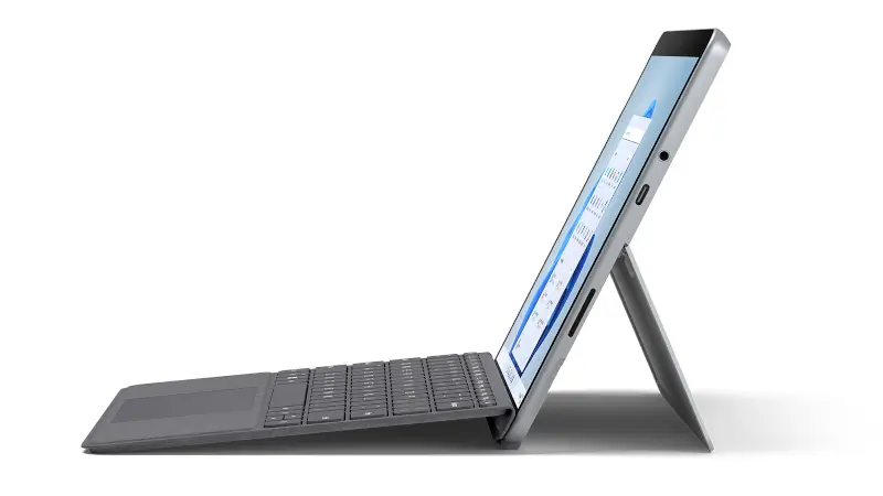 Surface Goはキーボードに傾斜があり、打ちやすかったのですが…。
