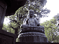 品川寺の江戸六地蔵。なんだか大切にされていない印象。